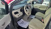 2012 Toyota Sienna LE - Photo 8